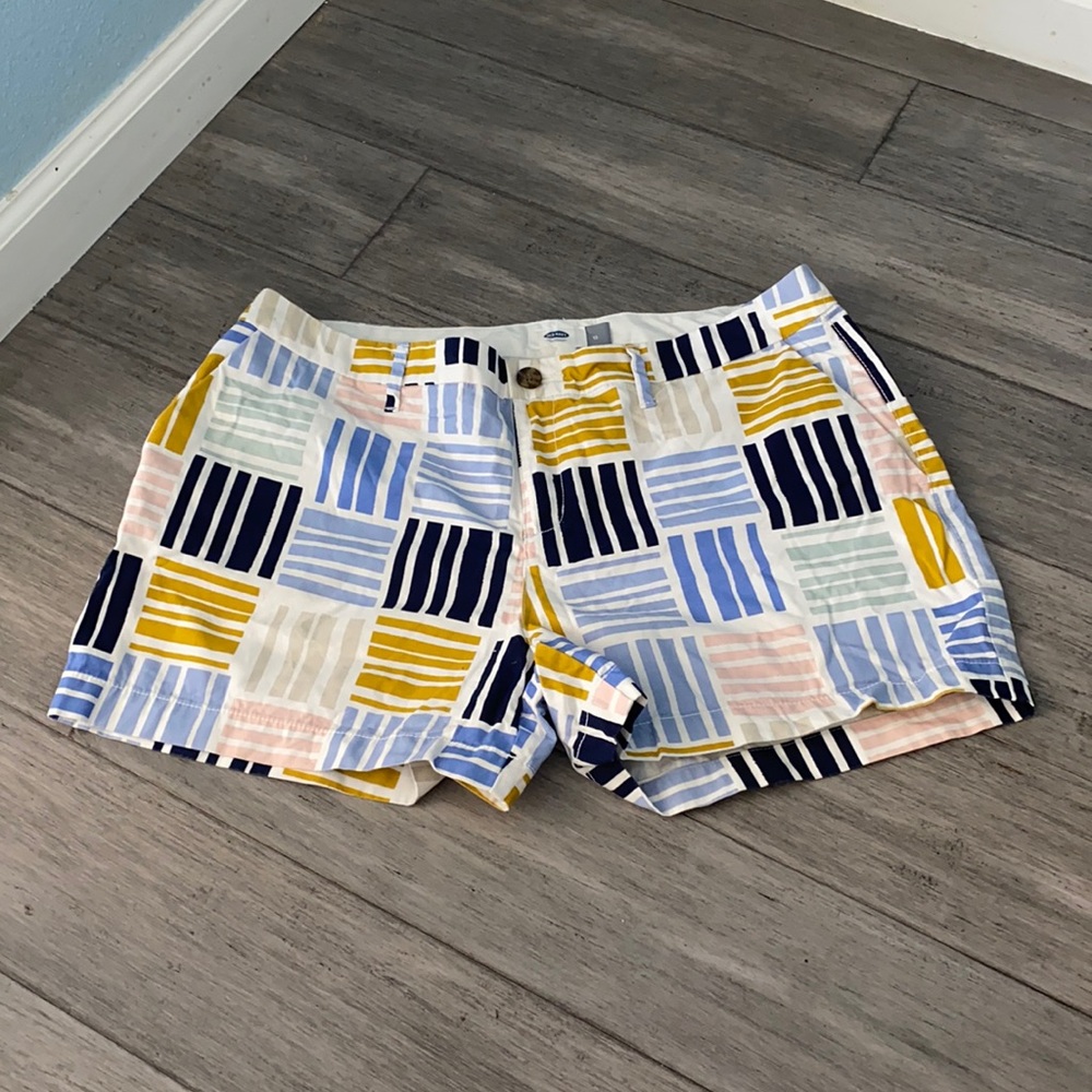 Old navy print shorts